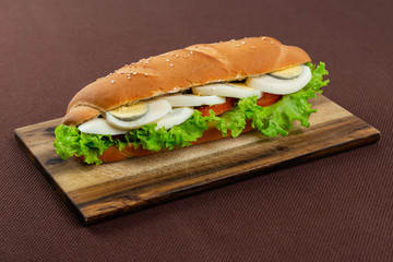 sandwich with egg greens and tomato