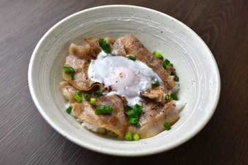 豚丼