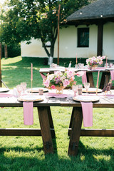 Elegant black and pink table setting for wedding reception with bouquets