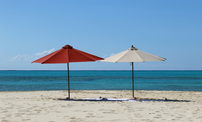 Fototapeta na wymiar Bahamas - parasol - plage