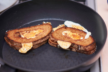  french toast with eggs
