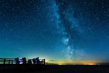 Poster Melkweg bij nacht boven de Noordzee © kentauros