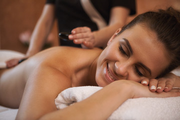 Obraz na płótnie Canvas Gorgeous young woman getting massage