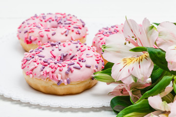 Obraz na płótnie Canvas Coffee with glazed donuts, light breakfast snack