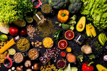 Crédence de cuisine Cuisine Big set of fresh vegetables and fruits on black background. Different colorful fresh vegan food. Flat lay.  © ronedya
