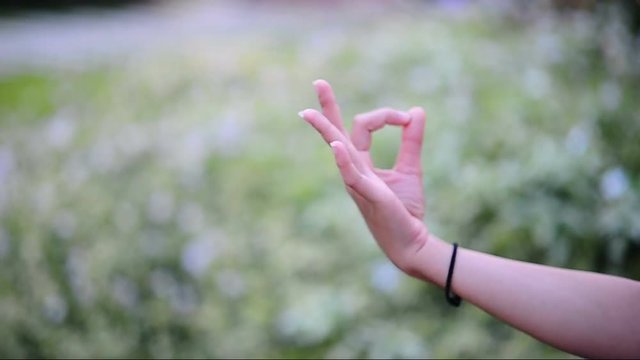 Hand that shows the verb that is happy With life