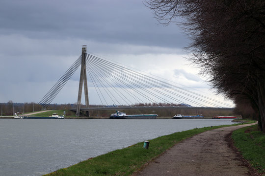 Le pont suspendu de Lanaye