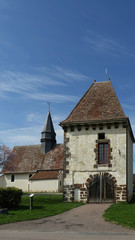 Fototapeta na wymiar Beauvoir (Yonne) - Auditoire de justice avec prison à deux chambres (1769) et église saint Barthélémy