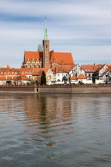 Obraz premium Ostrow Tumski, Wroclaw / Poland - March 30, 2018: Odra river with Cathedral of St. John the Baptist
