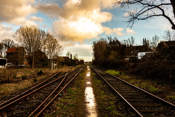 Fototapeta premium Bahngleise mit Wolken 