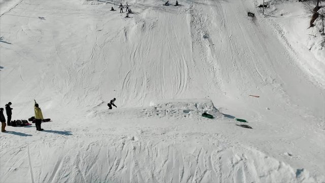 Snowboarding Big Air