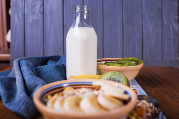 muesli with banana and kiwi