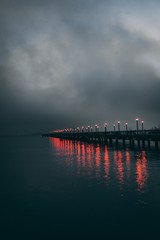 Obraz premium Peer in cloudy night with lights