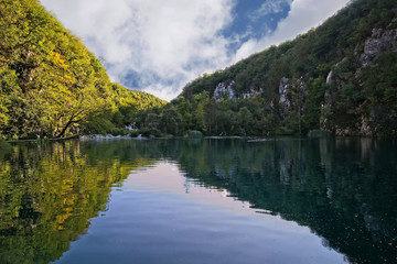 Obraz premium Beautiful lake with the blue water between green hills. Plitvice Lakes, Croatia.