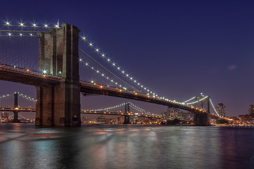 Fototapeta na wymiar The Brooklyn Bridge - Twilight in New York City