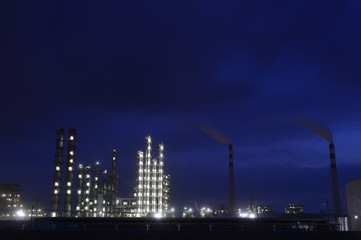 Fototapeta premium Modern factory at night