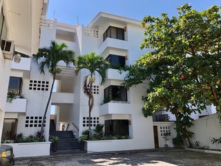 großes, gepflegtes Apartmenthaus an der Pazifikküste von Manzanillo in Mexico