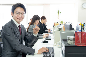 デスクワーク　オフィス