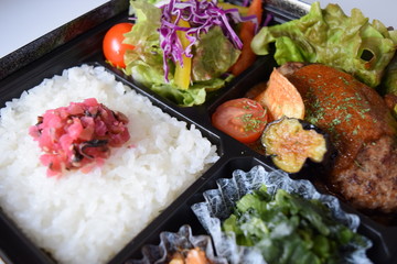高級弁当　高級豚　ハンバーグ　焼肉　弁当