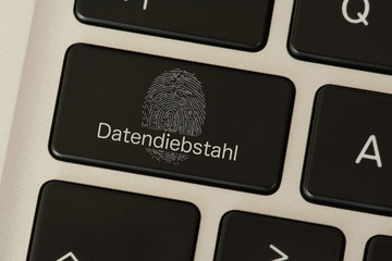 Computer, Fingerabdruck und Warnung vor dem Datendiebstahl