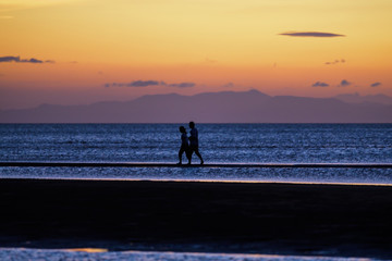 Fototapeta premium 夕暮れの２人