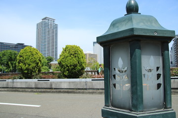 大阪・中之島の街灯とビジネス街