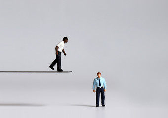 Obraz premium Miniature people at different heights.