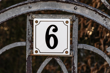 Hausnummer 6