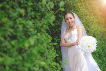 Obraz na płótnie Canvas Wedding concept. Beautiful bride with bouquet