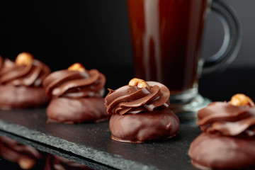  Chocolate dessert with hazelnut .