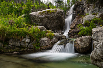 Fototapeta na wymiar Cold creek waterfall