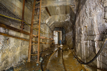 Fototapeta na wymiar Undeground gold mine lifting rising