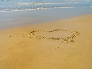 Fototapeta na wymiar a heart in the sand on the beach