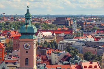 Obraz premium Munich city center and old town skyline view to old town, roofs and spires