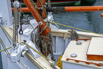 Cordages sur vieux gréement à Douarnenez, Finistère, Bretagne