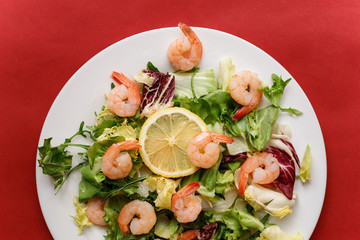 delicious shrimp with salad and lemon