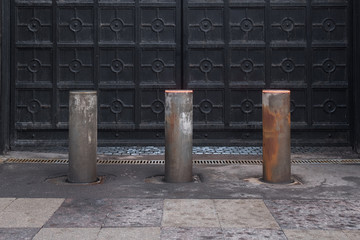 Retractable electric bollard metallic hydraulic goes down under the ground for the opening of the passage for transport