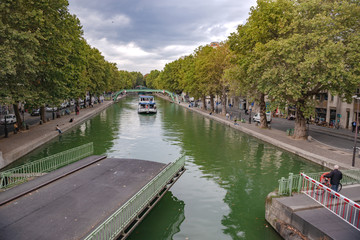 Canal-Saint-Martin