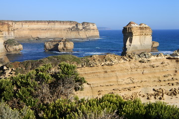 Der Pudding Rock hinter der Razorback Klippe  an der Great Ocean Road in Australien