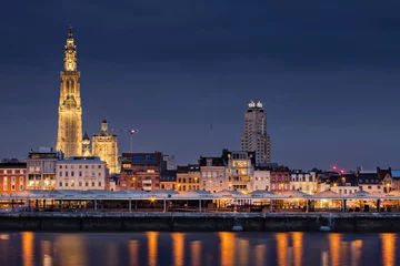Deurstickers Antwerpen De prachtige skyline van Antwerpen, België met de kathedraal van onze lieve vrouw aan de linkerkant.