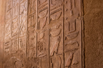 Fototapeta na wymiar Фон текстура стена старина египетские надписи культура 