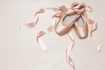 New pink ballet shoes - obrazy, fototapety, plakaty