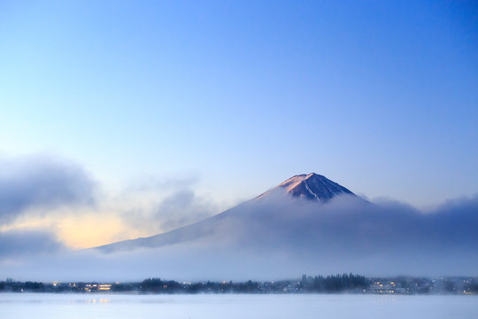 朝の富士山