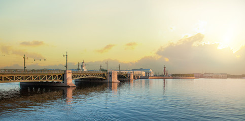 Obraz premium St. Petersburg. Russia. Peter and Paul Fortress at dawn. Early morning in Petersburg.
