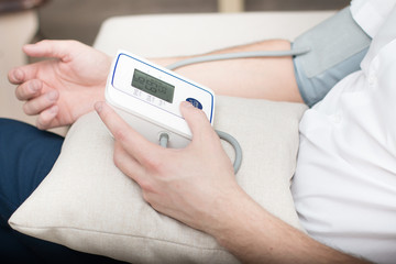 Measurement of blood pressure by an electronic tonometer.