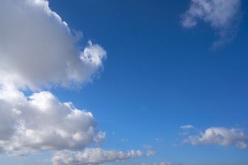 Fototapeta premium Blue summer sky with white clouds