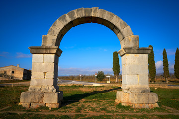 Cabanes roman arch at Via Augusta Catellon