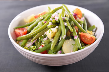 green bean salad with egg and tomato