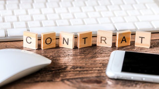 Lettres sur pieces en bois : contrat