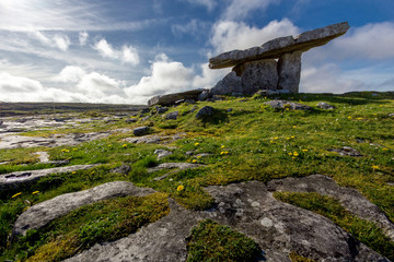 Poulnabrone Dolmen Tomb, Burren, Co.Clare, Ireland - obrazy, fototapety, plakaty